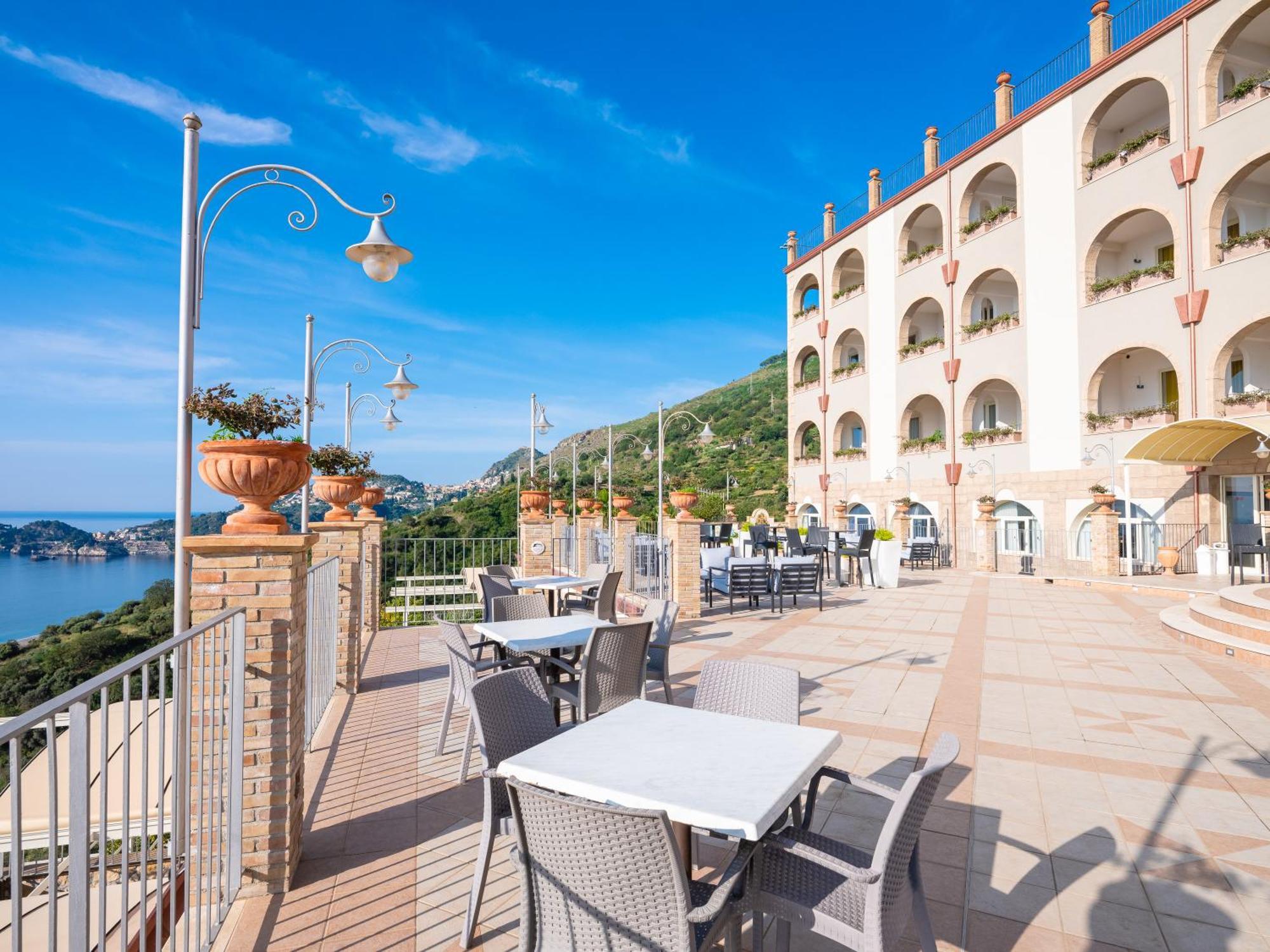 Hotel Olimpo Le Terrazze Letojanni Εξωτερικό φωτογραφία